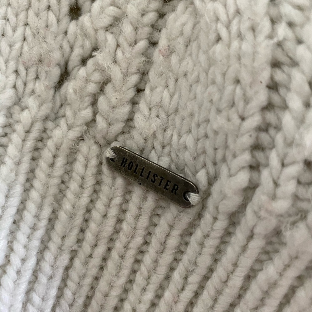 ❗️SOLD❗️Hollister Knit Sweater - Picture 4 of 4